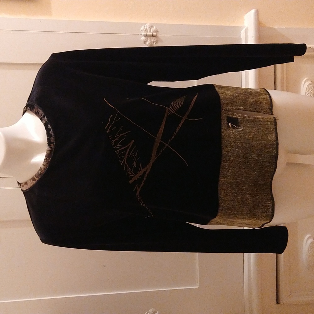 K.D. Spring black and print velour top Sz M 🎁